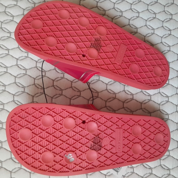 NWOT BCBG Flip Flops - Picture 2 of 2
